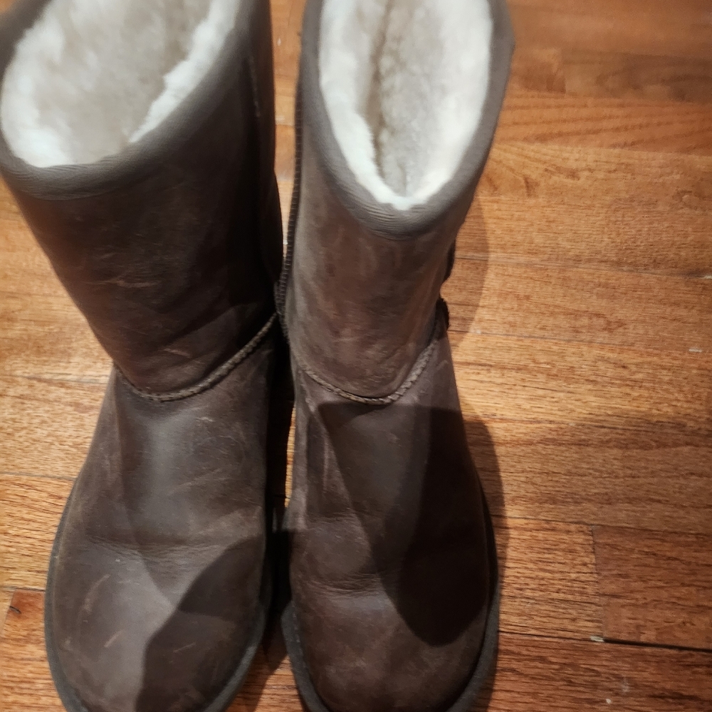 Classic short leather Ugg boots